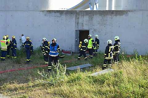 Rettungsübung am Füße der Rügenbrücke